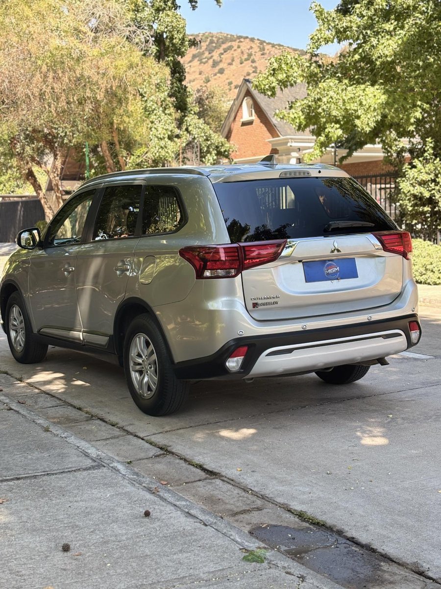 MITSUBISHI OUTLANDER CVT 2.0 AUT 2021 - Imagen 3 de 9
