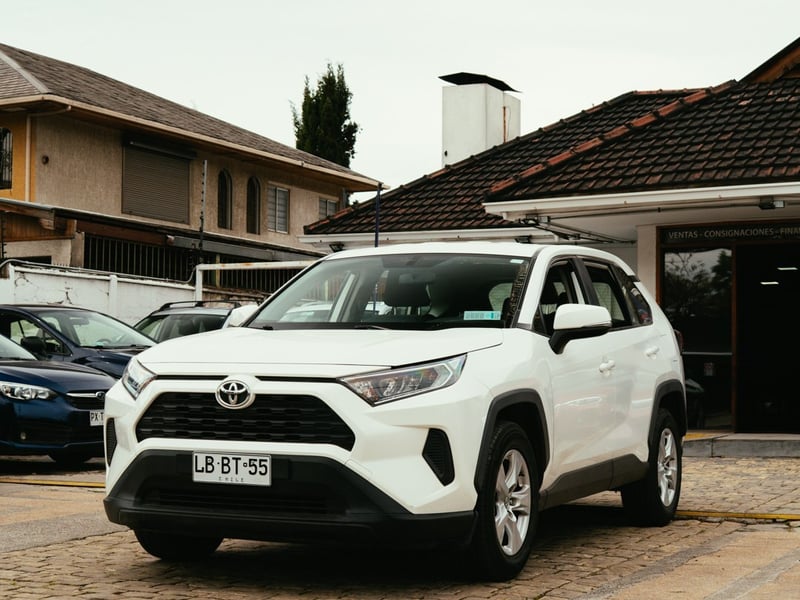 Toyota RAV 4 2.0 LE 4X2 CVT AT ¡Recién Llegado! ; ;• ; ; ; ;• ; ;Patente 5 ; ;• ; ;BLANCO 2020