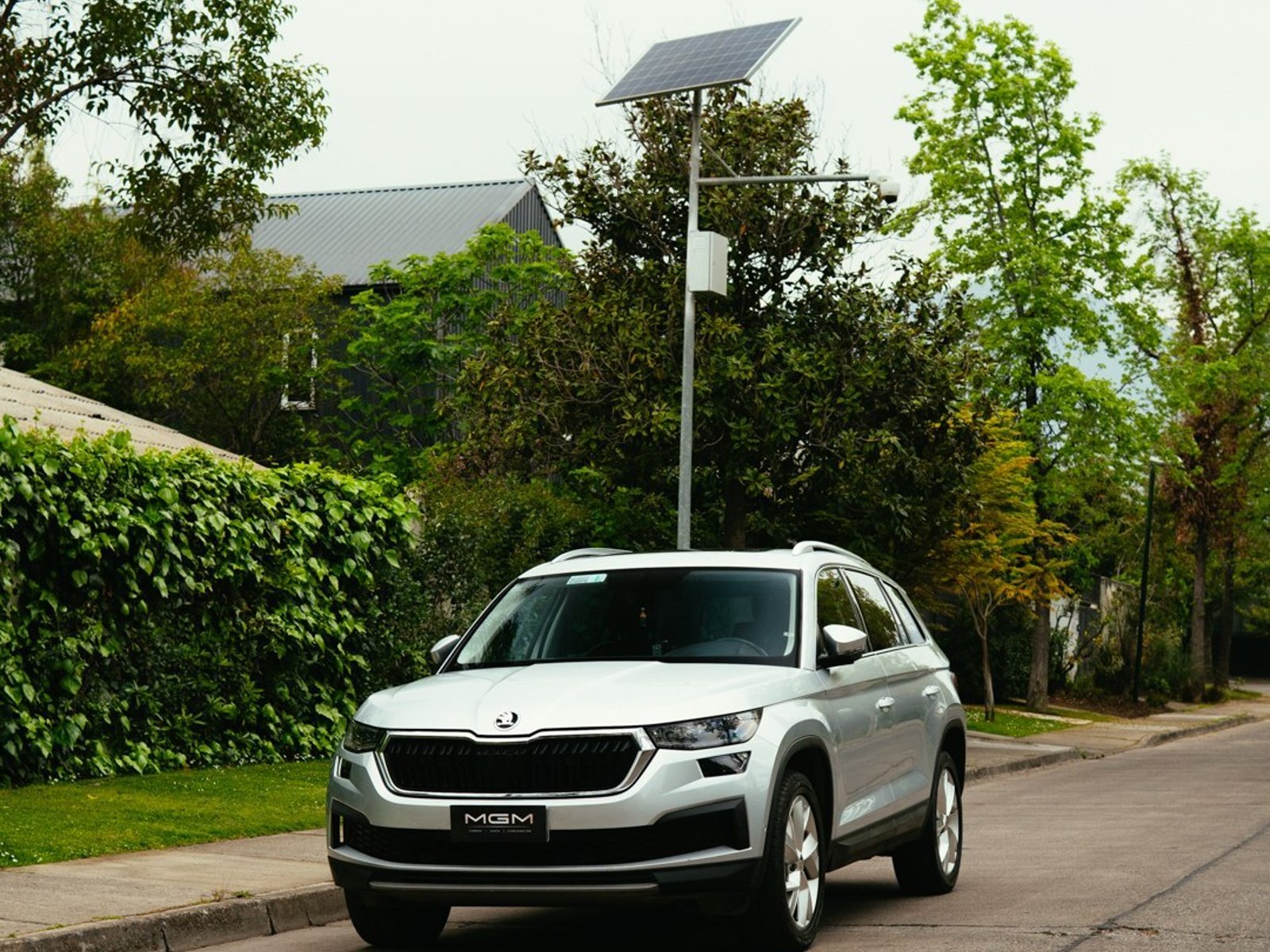 Skoda KAROQ 2.0 4X4 ¡Recién Llegado! ; ;• ; ; ; ;• ; ; ; ;• ; ;Patente 0 ; ;• ; ;PLATEADO 2022 - Foto 2 de 10