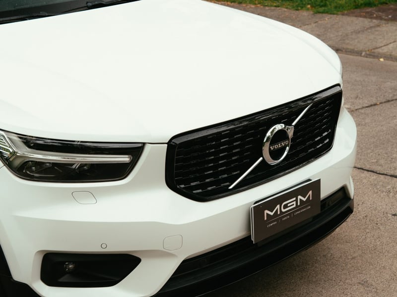 Volvo XC40 2.0 T5 R-DESIGN AWD AT ¡Recién Llegado! ; ;• ; ; ; ;• ; ;Patente 8 ; ;• ; ;BLANCO 2020 - Imagen 5 de 10