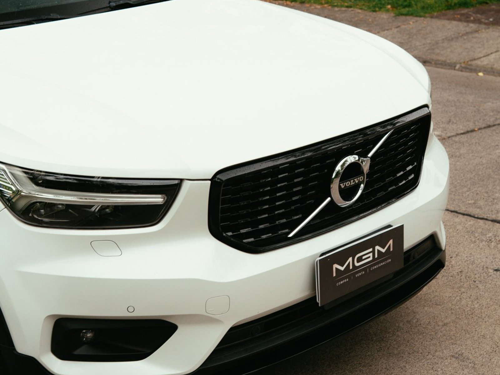 Volvo XC40 2.0 T5 R-DESIGN AWD AT ¡Recién Llegado! ; ;• ; ; ; ;• ; ;Patente 8 ; ;• ; ;BLANCO 2020 - Foto 5 de 10