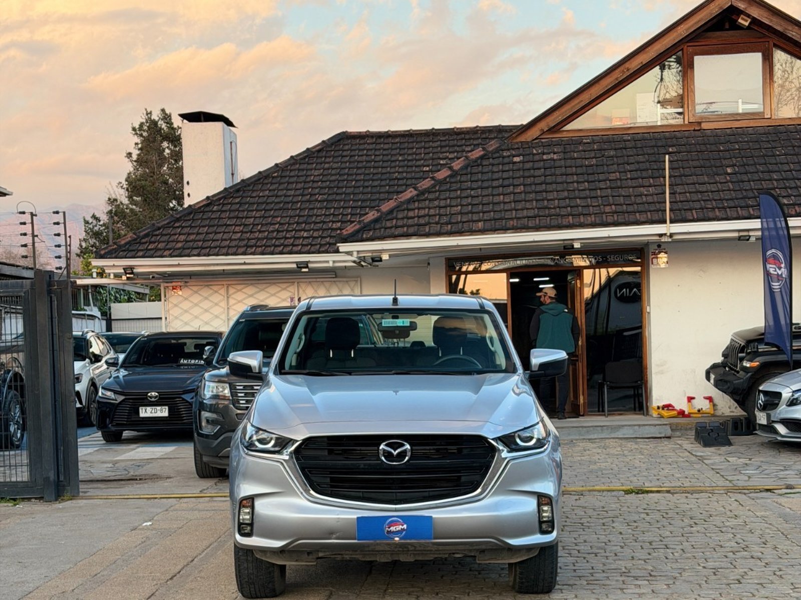 Mazda BT-50 3.0 4X4 ¡Recién Llegado! ; ;• ; ; ; ;• ; ;Patente 3 ; ;• ; ;GRIS 2023 - Foto 2 de 10