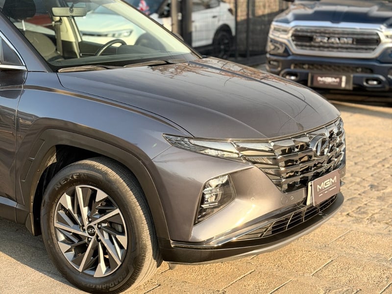 Hyundai TUCSON 2.0 NX4 VALUE 2WD AT ¡Recién Llegado! ; ;• ; ; ; ;• ; ;Patente 4 ; ;• ; ;GRIS 2024 - Imagen 5 de 10