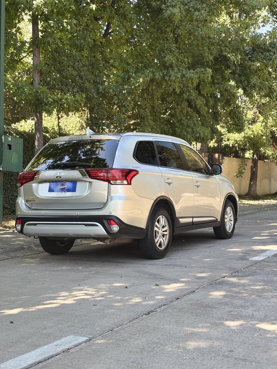 MITSUBISHI OUTLANDER CVT 2.0 AUT 2021 - Imagen 5 de 9