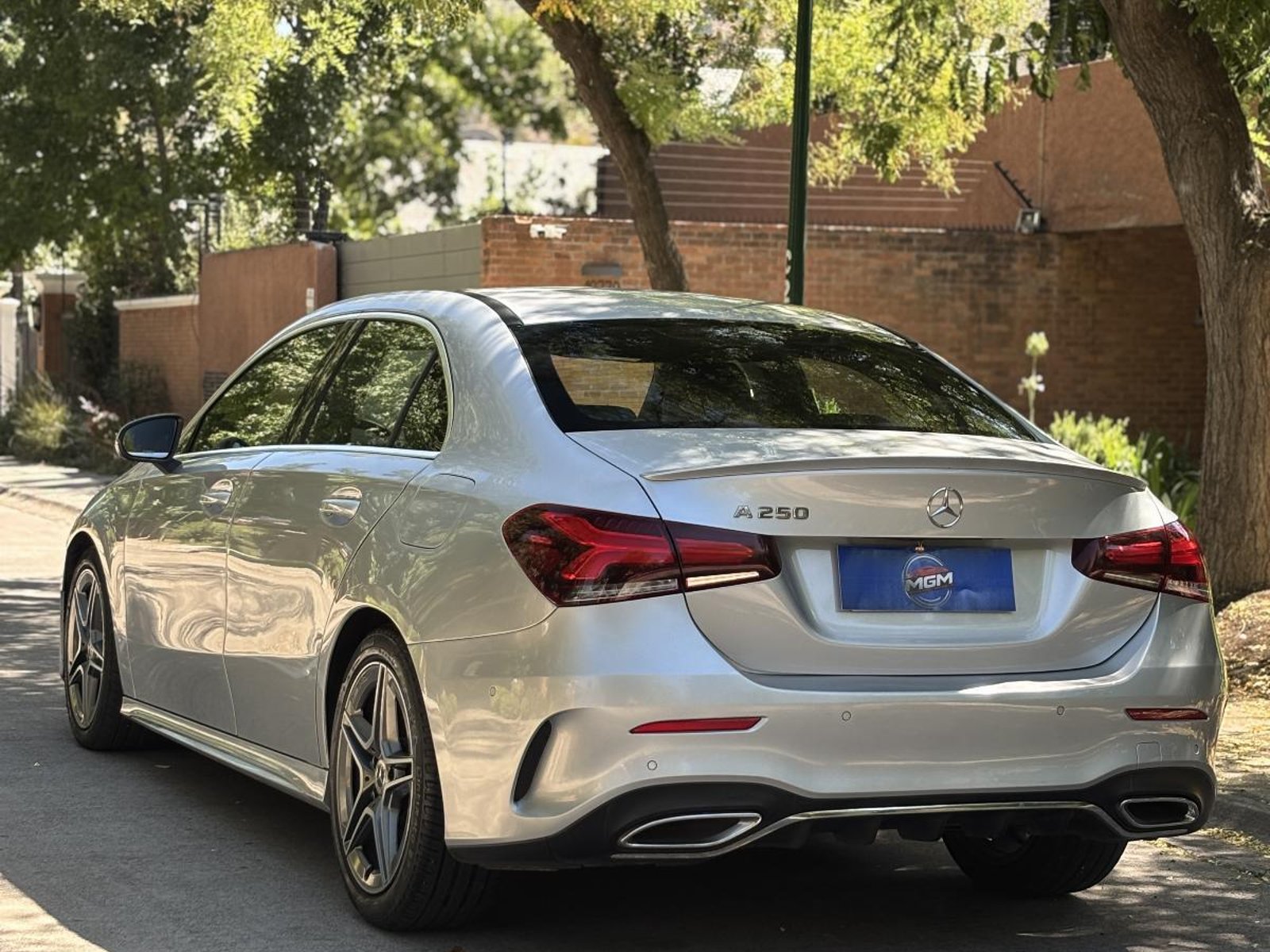 Mercedes-Benz A250 SEDÁN ; ;• ; ;GRIS 2022 - Foto 4 de 10