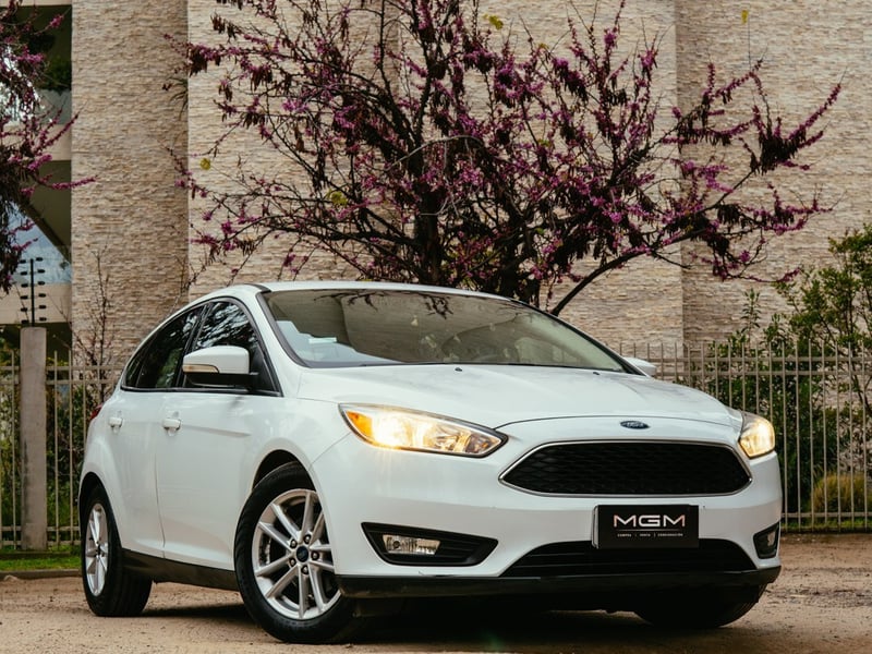 Ford FOCUS 2.0 SE 4X2 HB AT ¡Recién Llegado! ; ;• ; ; ; ;• ; ;Patente 3 ; ;• ; ;BLANCO 2018 - Imagen 3 de 10