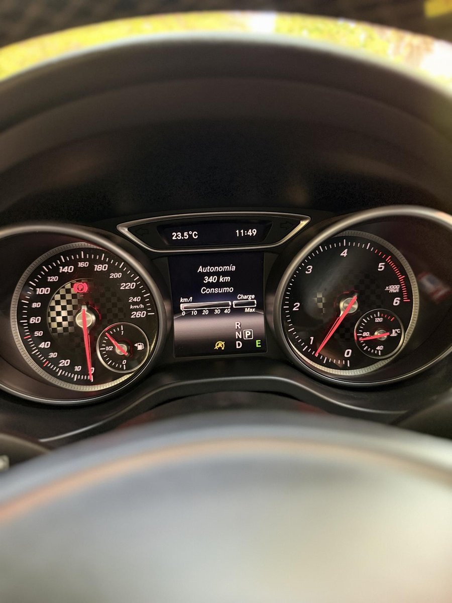 MERCEDES-BENZ A200 D 2017 - Imagen 9 de 10