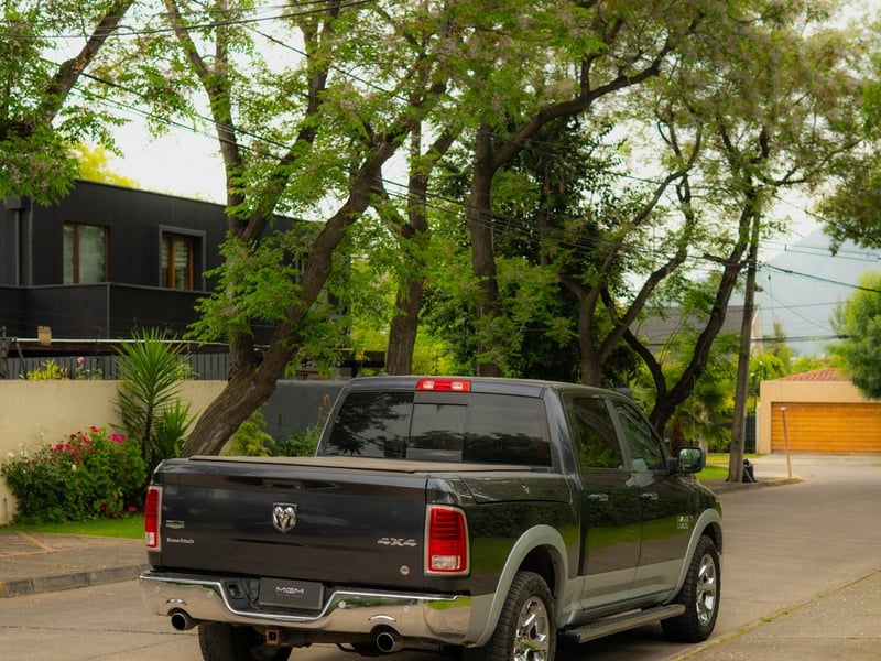 RAM 1500 LARAMIE 4X4 ¡Recién Llegado! ; ;• ; ; ; ;• ; ; ; ;• ; ;Patente 5 ; ;• ; ;NEGRO 2018 - Imagen 4 de 10