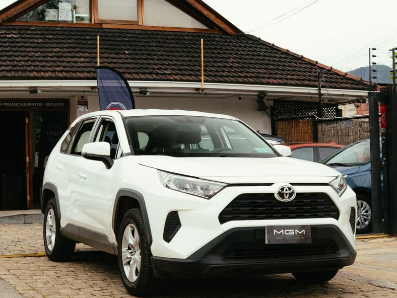 Toyota RAV 4 2.0 LE 4X2 CVT AT ¡Recién Llegado! ; ;• ; ; ; ;• ; ;Patente 5 ; ;• ; ;BLANCO 2020 - Imagen 3 de 10