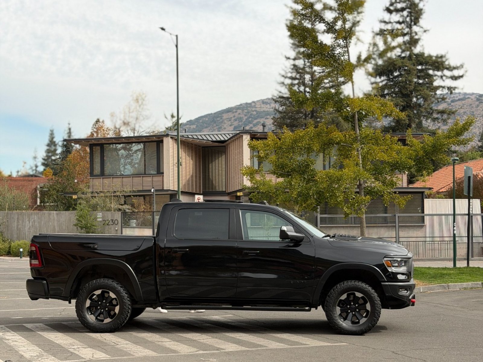 RAM 1500 REBEL ; ;• ; ;Patente 3 ; ;• ; ;NEGRO 2019 - Foto 5 de 10
