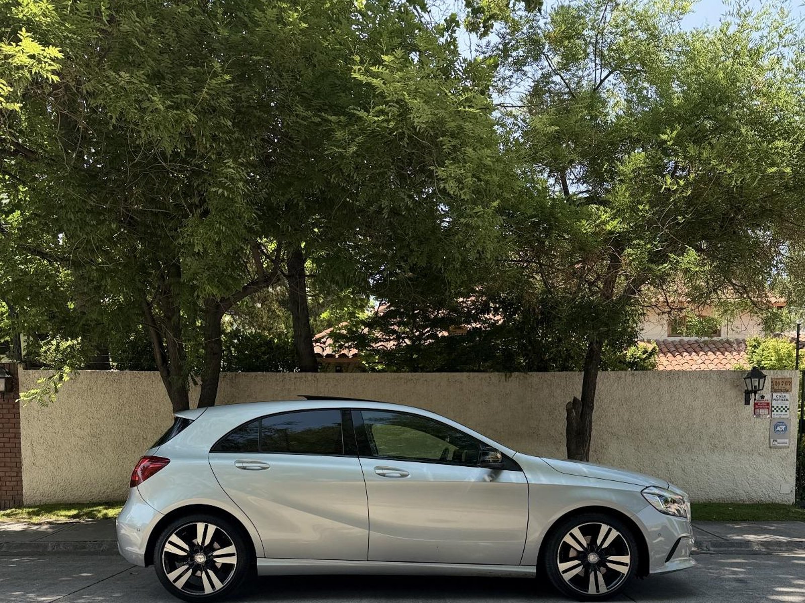 Mercedes-Benz A200 D ; ;• ; ; ; ;• ; ;PLATEADO PLATA 2017 - Foto 4 de 10