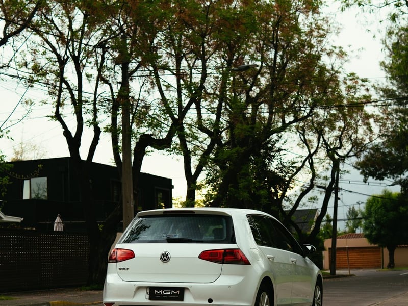 Volkswagen GOLF 1.6 HB AT ¡Recién Llegado! ; ;• ; ; ; ;• ; ;Patente 4 ; ;• ; ;BLANCO 2017 - Imagen 7 de 10