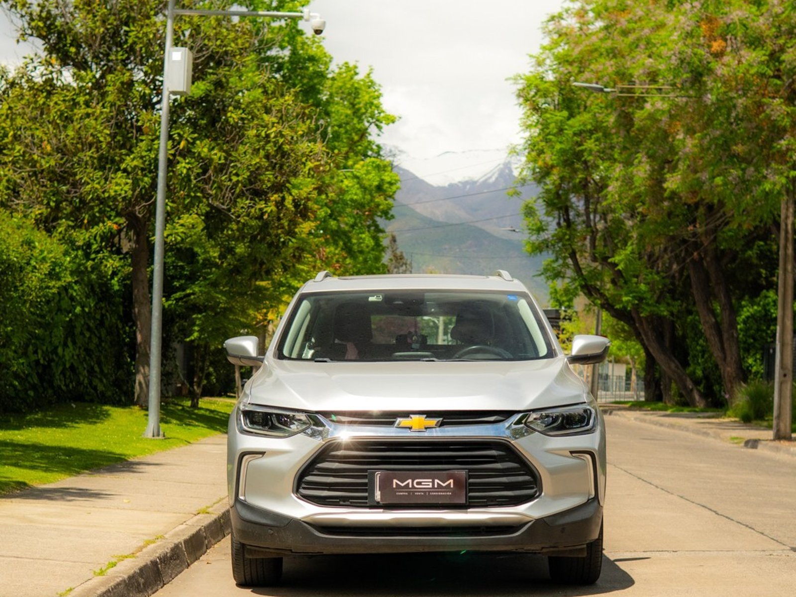 Chevrolet TRACKER 1.2T PREMIER ¡Recién Llegado! ; ;• ; ; ; ;• ; ;Patente 0 ; ;• ; ;GRIS 2022 - Foto 2 de 10