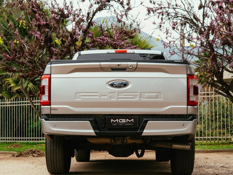 Ford F-150 LARIAT SPORT CC DOB. CAB. 4X4 ¡Recién Llegado! ; ;• ; ; ; ;• ; ;Patente 5 ; ;• ; ;PLATEADO 2022 - Imagen 8 de 9