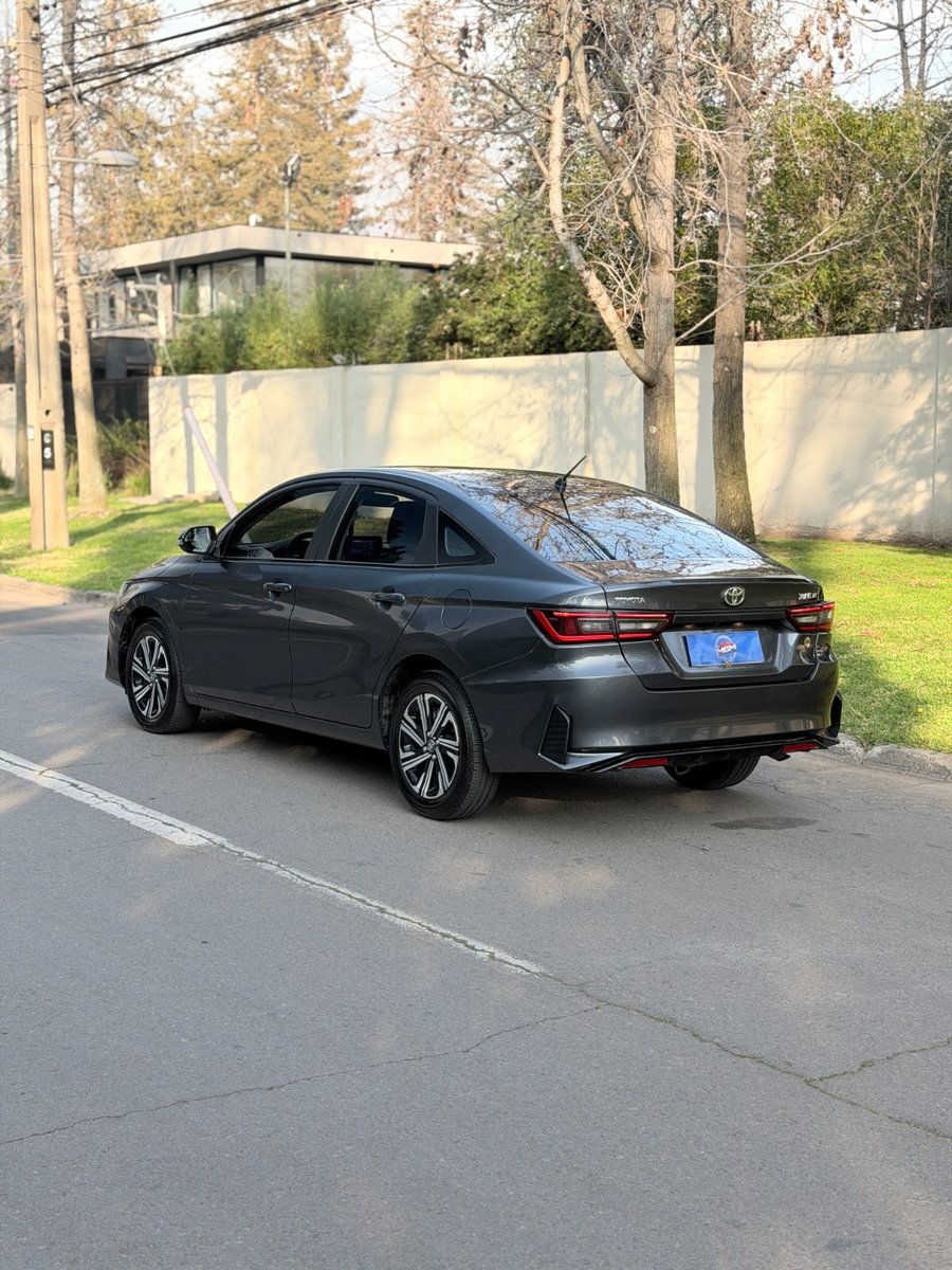 Toyota YARIS 1.5 E 2025 - Imagen 8 de 9