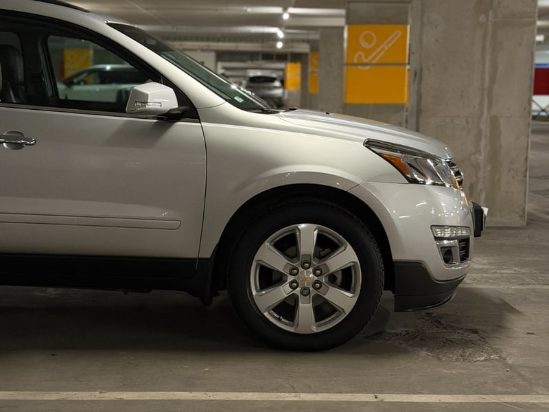 Chevrolet TRAVERSE LT AWD ; ;• ; ;Patente 0 ; ;• ; ;GRIS 2016 - Imagen 5 de 9