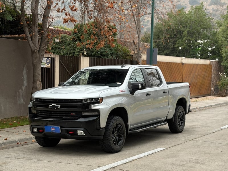 Chevrolet SILVERADO LT TRAIL BOSS Z71 ; ;• ; ;Patente 9 ; ;• ; ;GRIS 2021