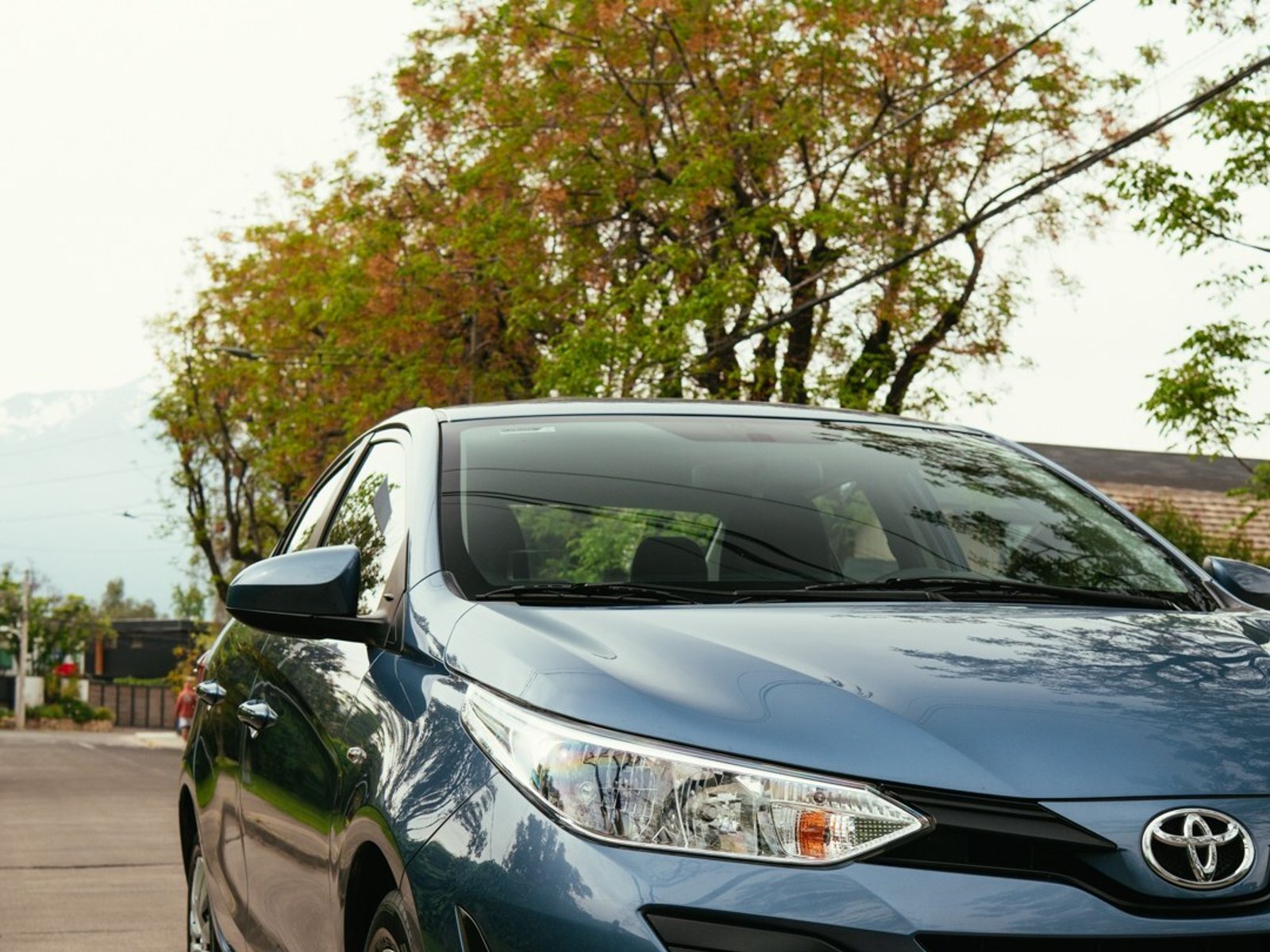Toyota YARIS E 1.5 ¡Recién Llegado! ; ;• ; ;Patente 7 ; ;• ; ;AZUL 2018 - Foto 4 de 10