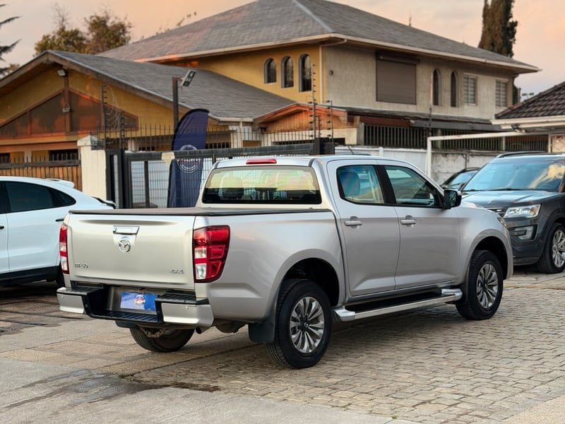 Mazda BT-50 3.0 4X4 ; ;• ; ;Patente 3 ; ;• ; ;GRIS 2023 - Imagen 6 de 10