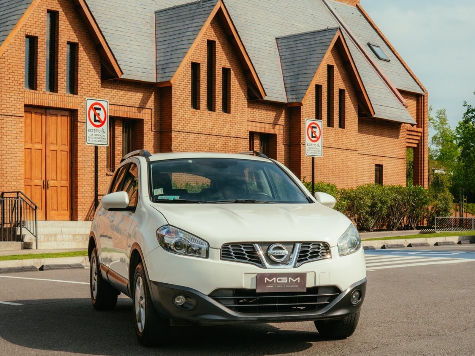 Nissan QASHQAI 1.6 4X2 MT ¡Recién Llegado! ; ;• ; ;Patente 0 ; ;• ; ;BLANCO 2015 - Foto 2 de 10