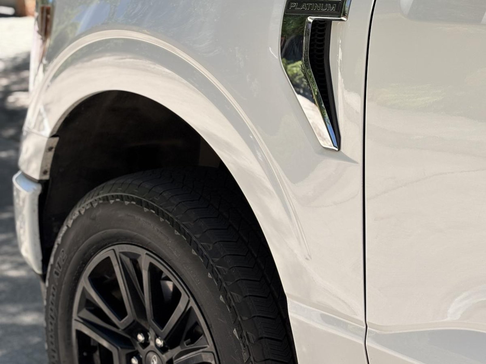 Ford F-150 PLATINUM CC 4X4 3.5L ; ;• ; ;BLANCO METALICO 2023 - Foto 2 de 9