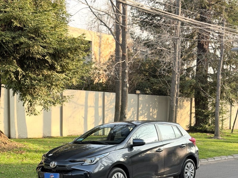 Toyota YARIS 1.5 SPORT 4X2 HB MT Patente 9 ; ;• ; ;GRIS 2024