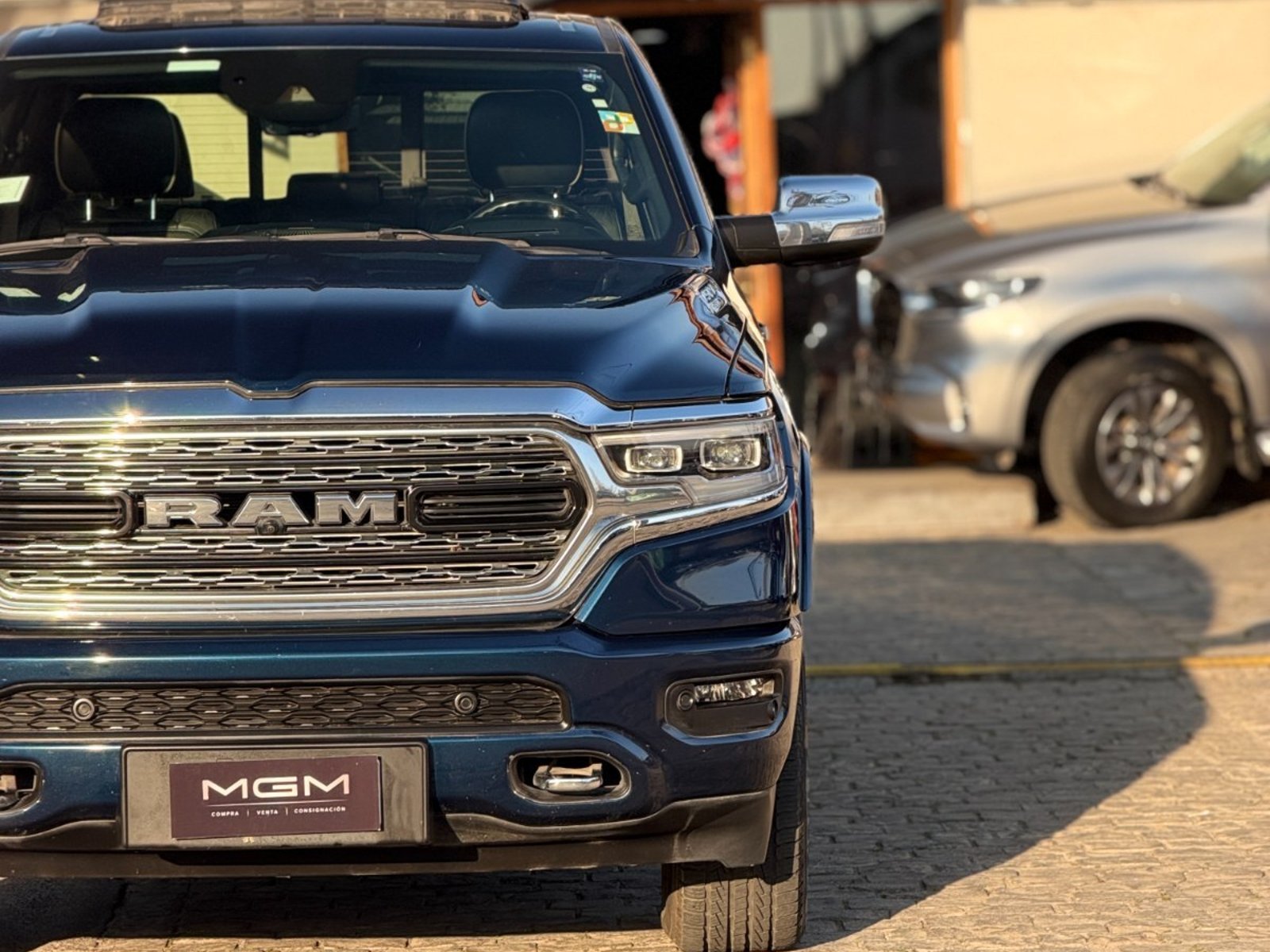 RAM 1500 LIMITED 5.7 4X4 ¡Recién Llegado! ; ;• ; ; ; ;• ; ;Patente 4 ; ;• ; ;AZUL 2023 - Foto 3 de 10