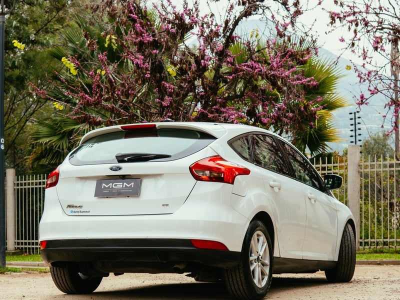Ford FOCUS 2.0 SE 4X2 HB AT ¡Recién Llegado! ; ;• ; ; ; ;• ; ;Patente 3 ; ;• ; ;BLANCO 2018 - Imagen 4 de 10