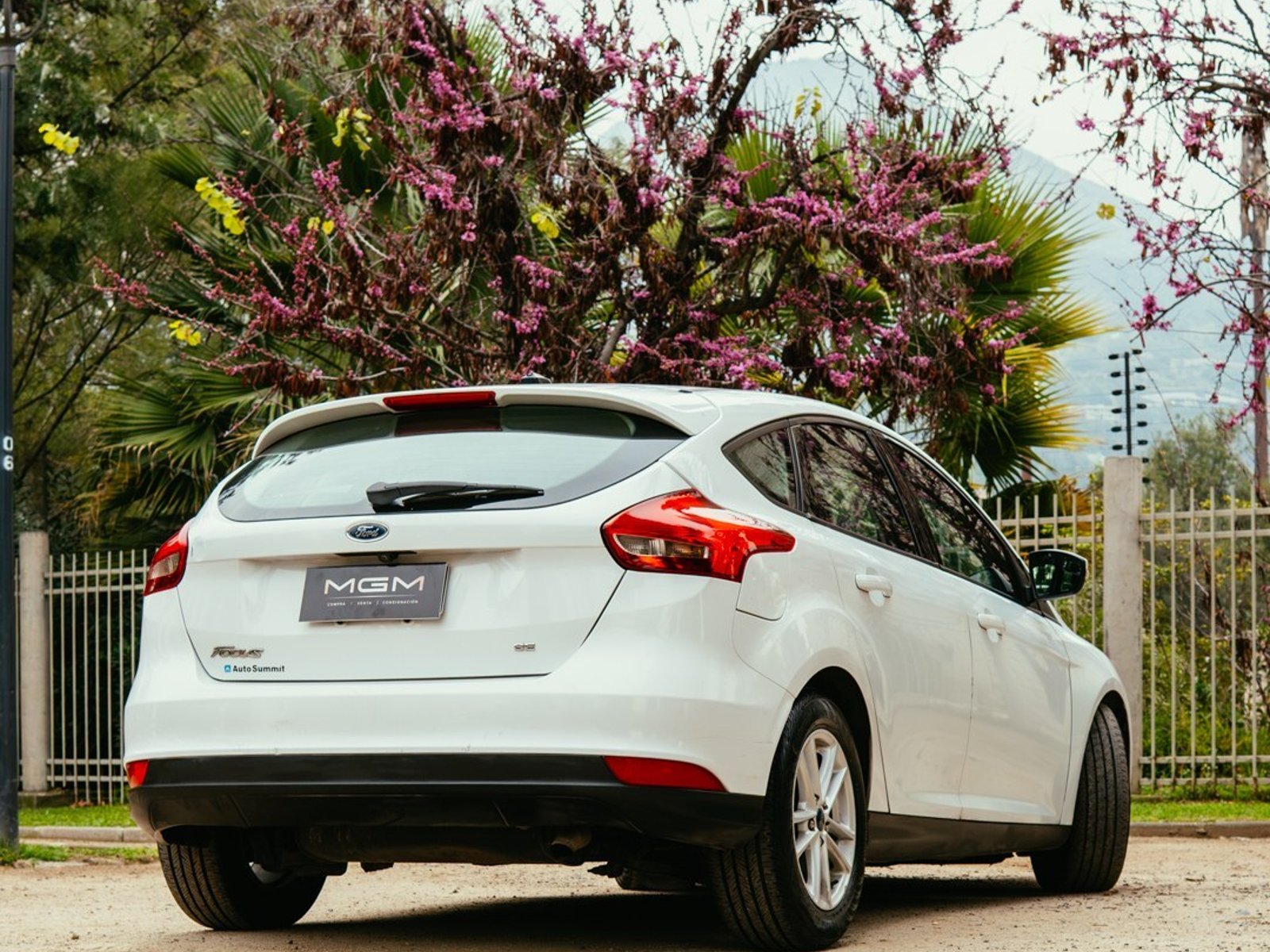 Ford FOCUS 2.0 SE 4X2 HB AT ¡Recién Llegado! ; ;• ; ; ; ;• ; ;Patente 3 ; ;• ; ;BLANCO 2018 - Foto 4 de 10
