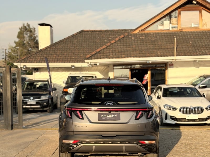 Hyundai TUCSON 2.0 NX4 VALUE 2WD AT ¡Recién Llegado! ; ;• ; ; ; ;• ; ;Patente 4 ; ;• ; ;GRIS 2024 - Imagen 9 de 10