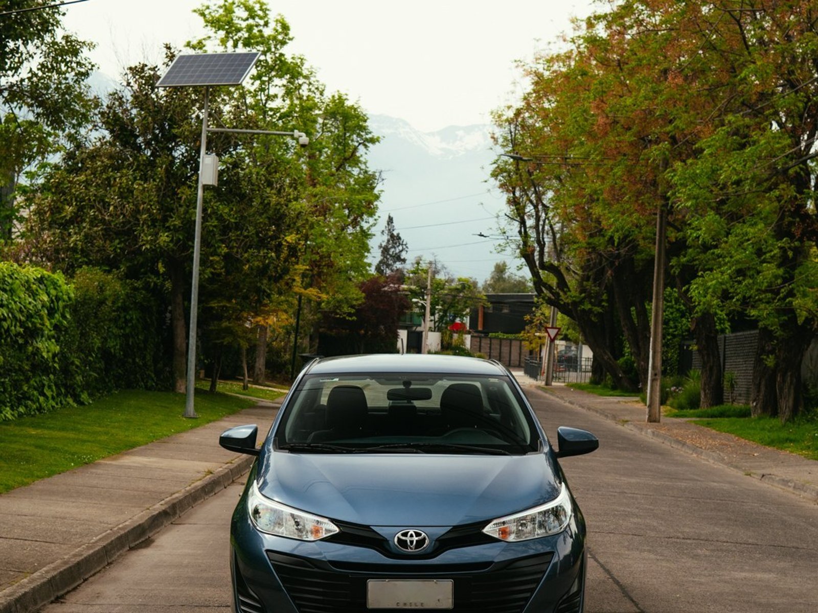 Toyota YARIS E 1.5 ¡Recién Llegado! ; ;• ; ;Patente 7 ; ;• ; ;AZUL 2018 - Foto 2 de 10