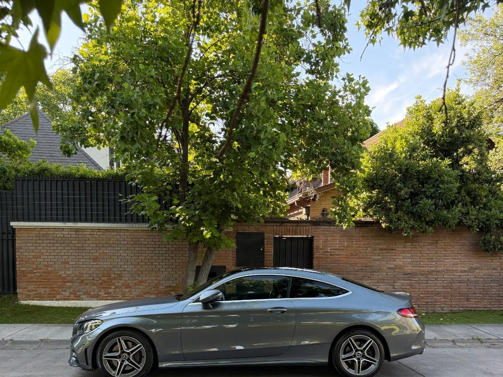 Mercedes-Benz C300 COUPE ; ;• ; ;Patente 7 ; ;• ; ;GRIS 2019 - Foto 5 de 10