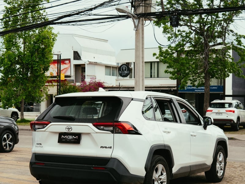 Toyota RAV 4 2.0 LE 4X2 CVT AT ¡Recién Llegado! ; ;• ; ; ; ;• ; ;Patente 5 ; ;• ; ;BLANCO 2020 - Imagen 4 de 10