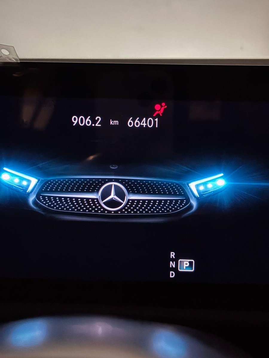 MERCEDES-BENZ A250 SEDÁN 2022 - Imagen 8 de 9