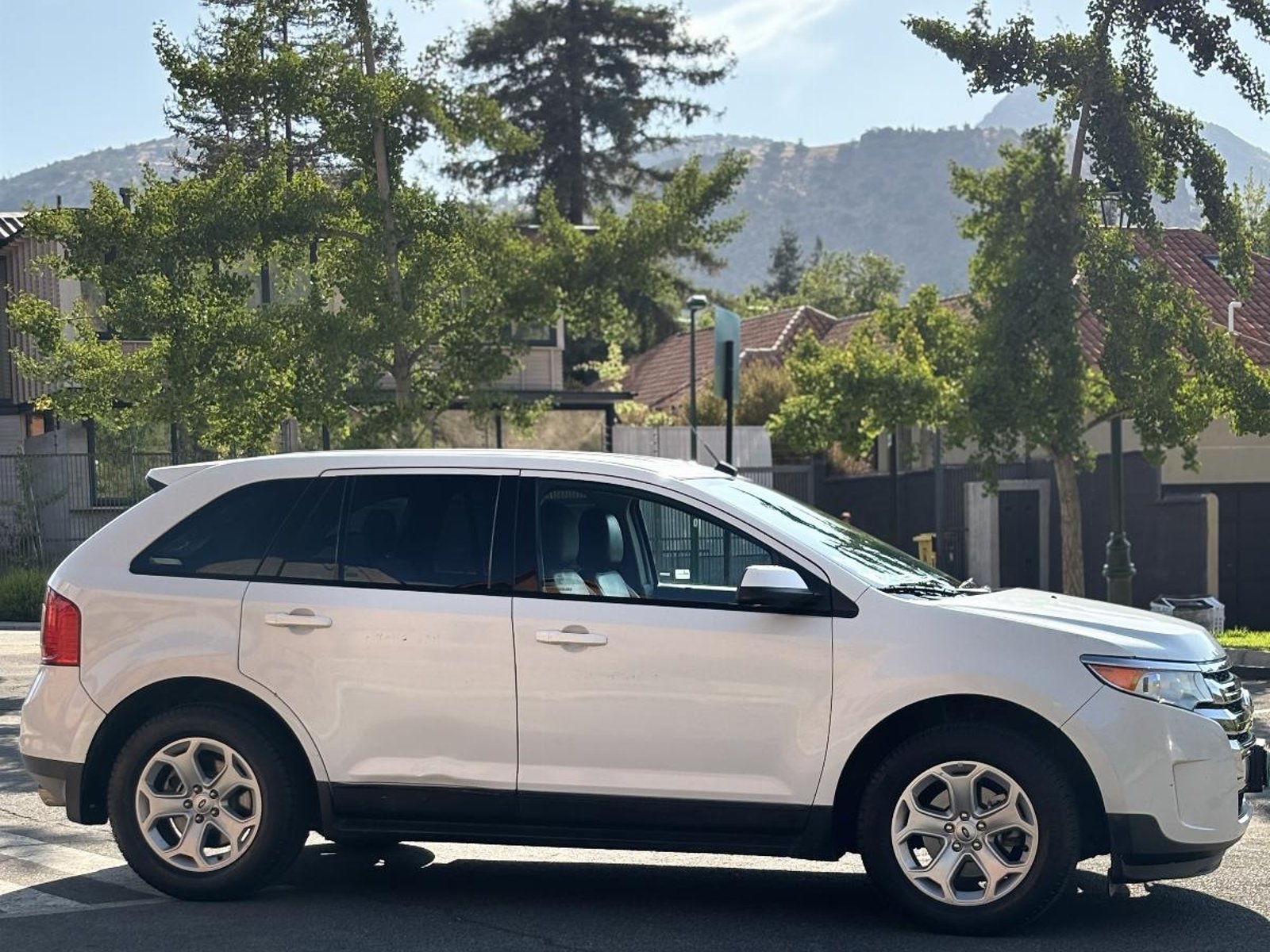 Ford EDGE SEL 2.0 ; ;• ; ;BLANCO META 2015 - Foto 2 de 10