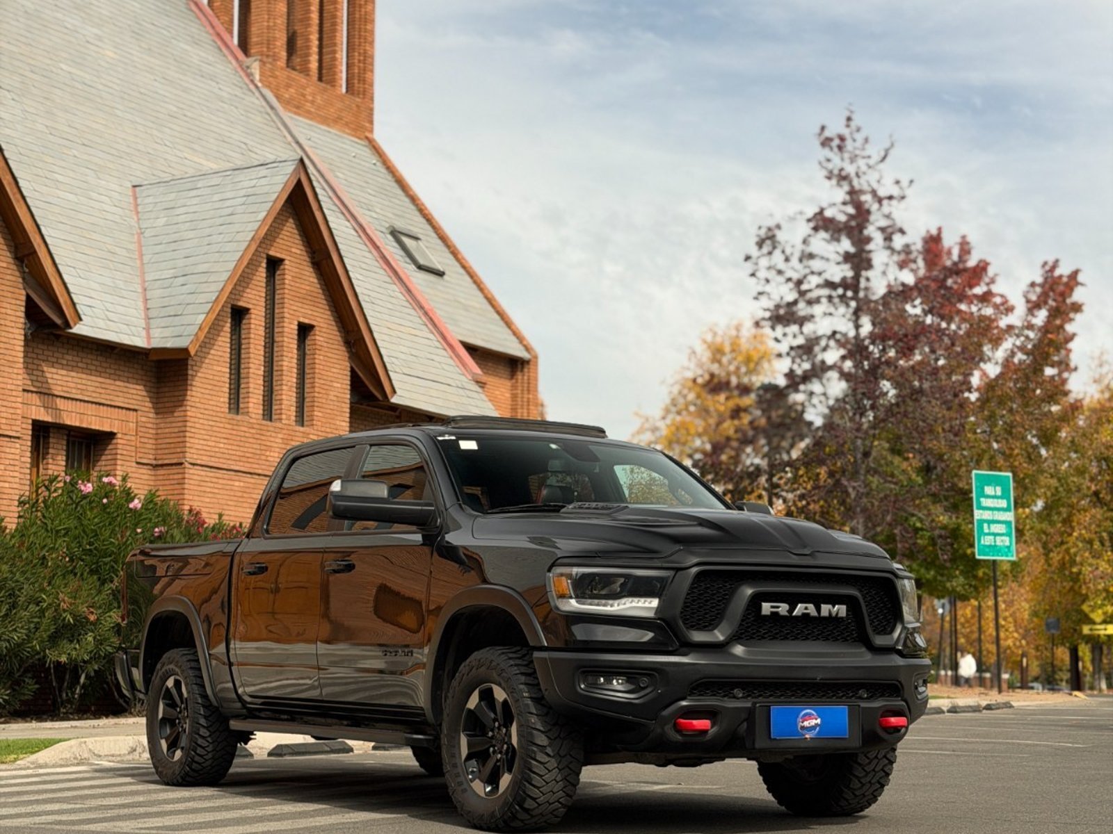 RAM 1500 REBEL ; ;• ; ;Patente 3 ; ;• ; ;NEGRO 2019 - Foto 3 de 10