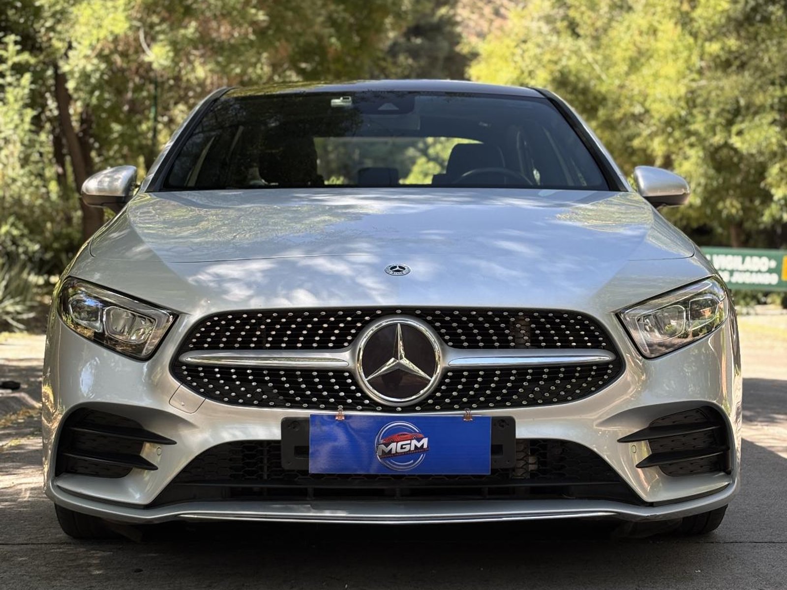 Mercedes-Benz A250 SEDÁN ; ;• ; ;GRIS 2022 - Foto 2 de 10