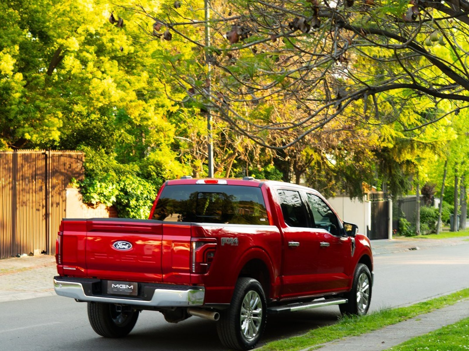 Ford F-150 LARIAT LUXURY 5.0 ¡Recién Llegado! ; ;• ; ; ; ;• ; ;Patente 4 ; ;• ; ;ROJO 2026 - Foto 4 de 10