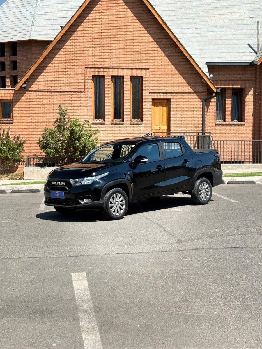 RAM 700 BIGHORND CD 2022 - Imagen 8 de 10