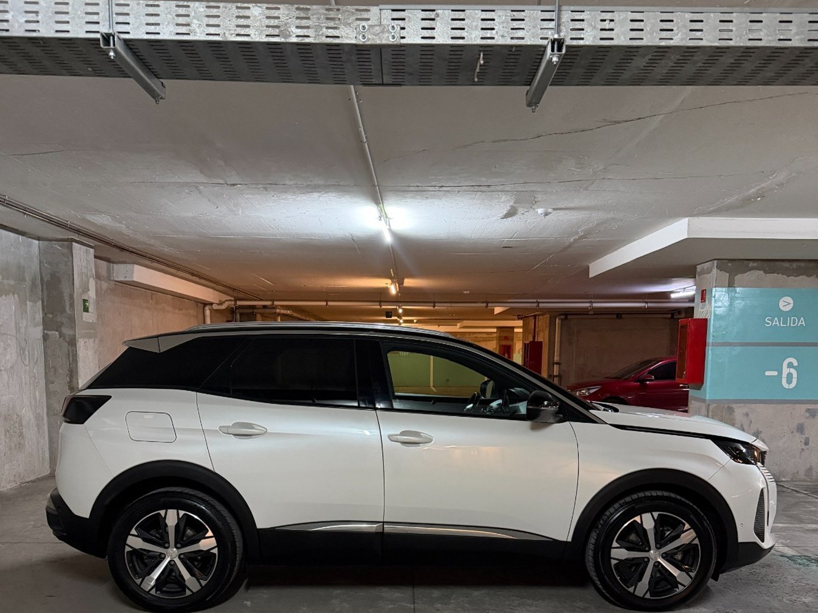 Peugeot 3008 1.5 ALLURE PACK BLUEHDI 2024 - Foto 5 de 10