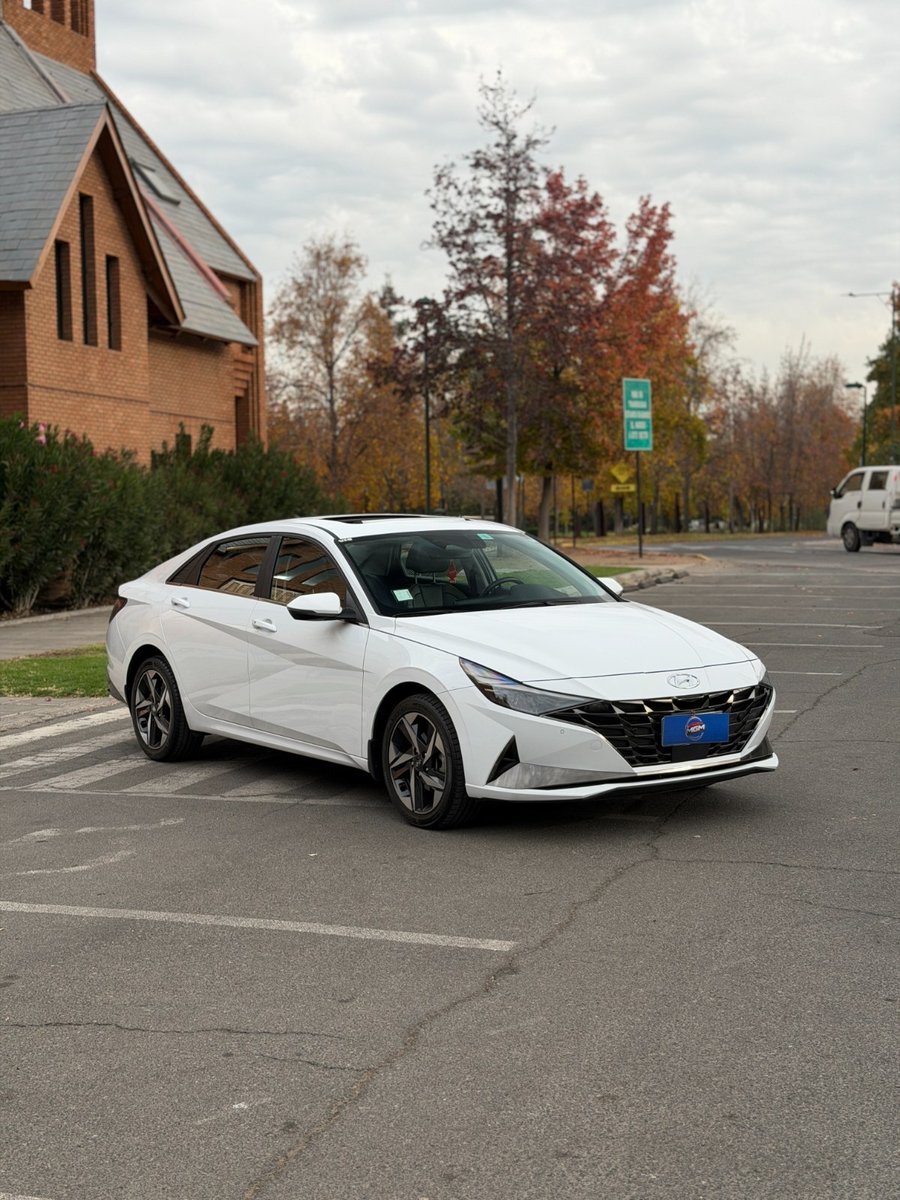 HYUNDAI ELANTRA Premium 2022 - Imagen 5 de 10