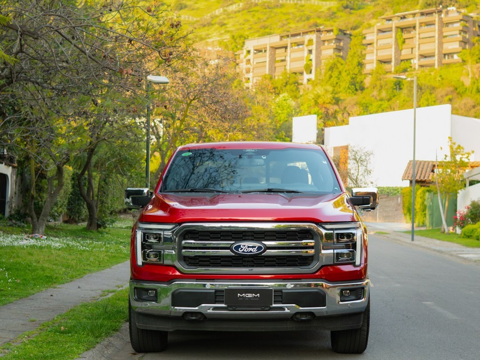 Ford F-150 LARIAT LUXURY 5.0 ¡Recién Llegado! ; ;• ; ; ; ;• ; ;Patente 4 ; ;• ; ;ROJO 2026 - Foto 2 de 10