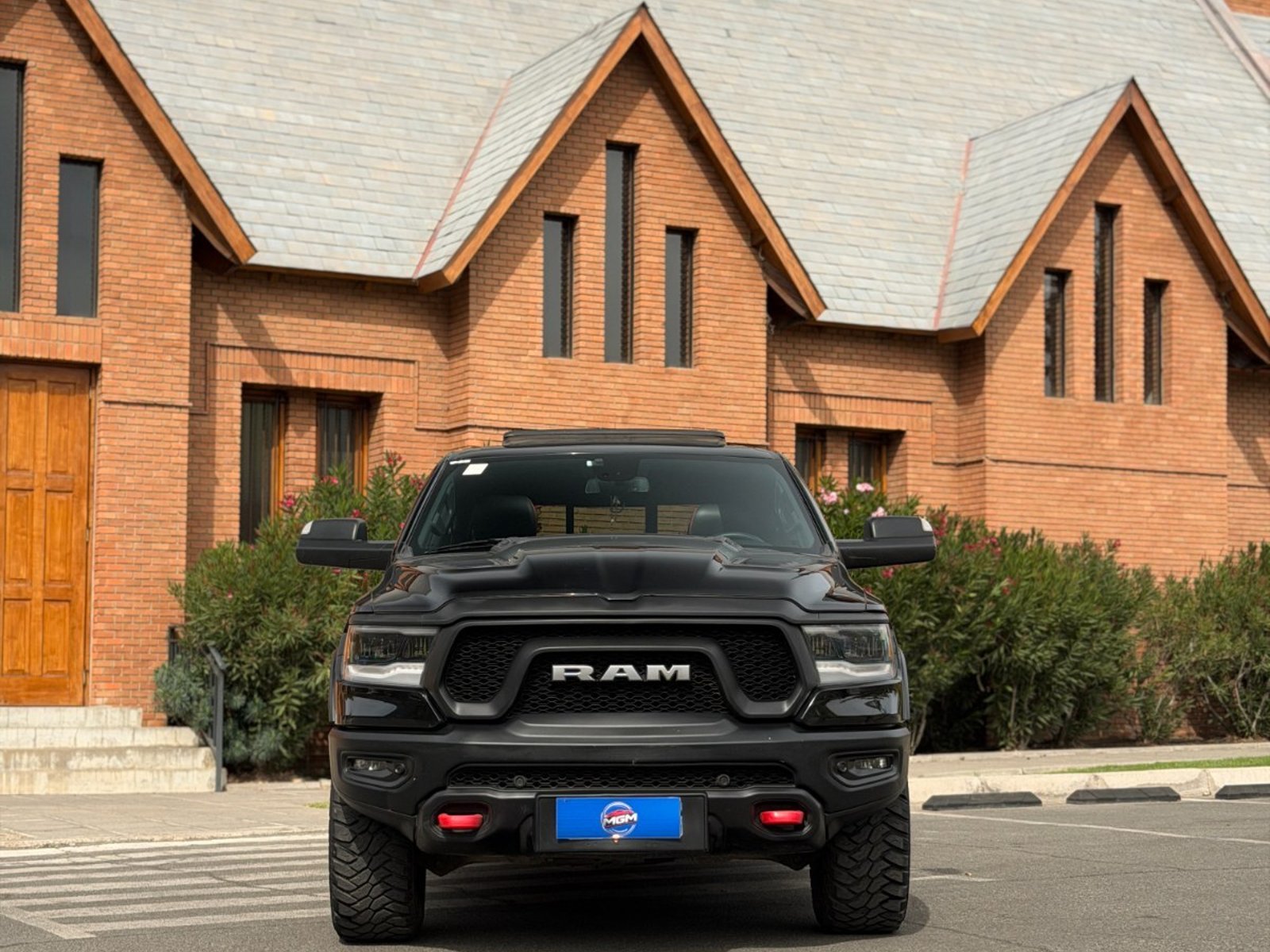 RAM 1500 REBEL ; ;• ; ;Patente 3 ; ;• ; ;NEGRO 2019 - Foto 2 de 10