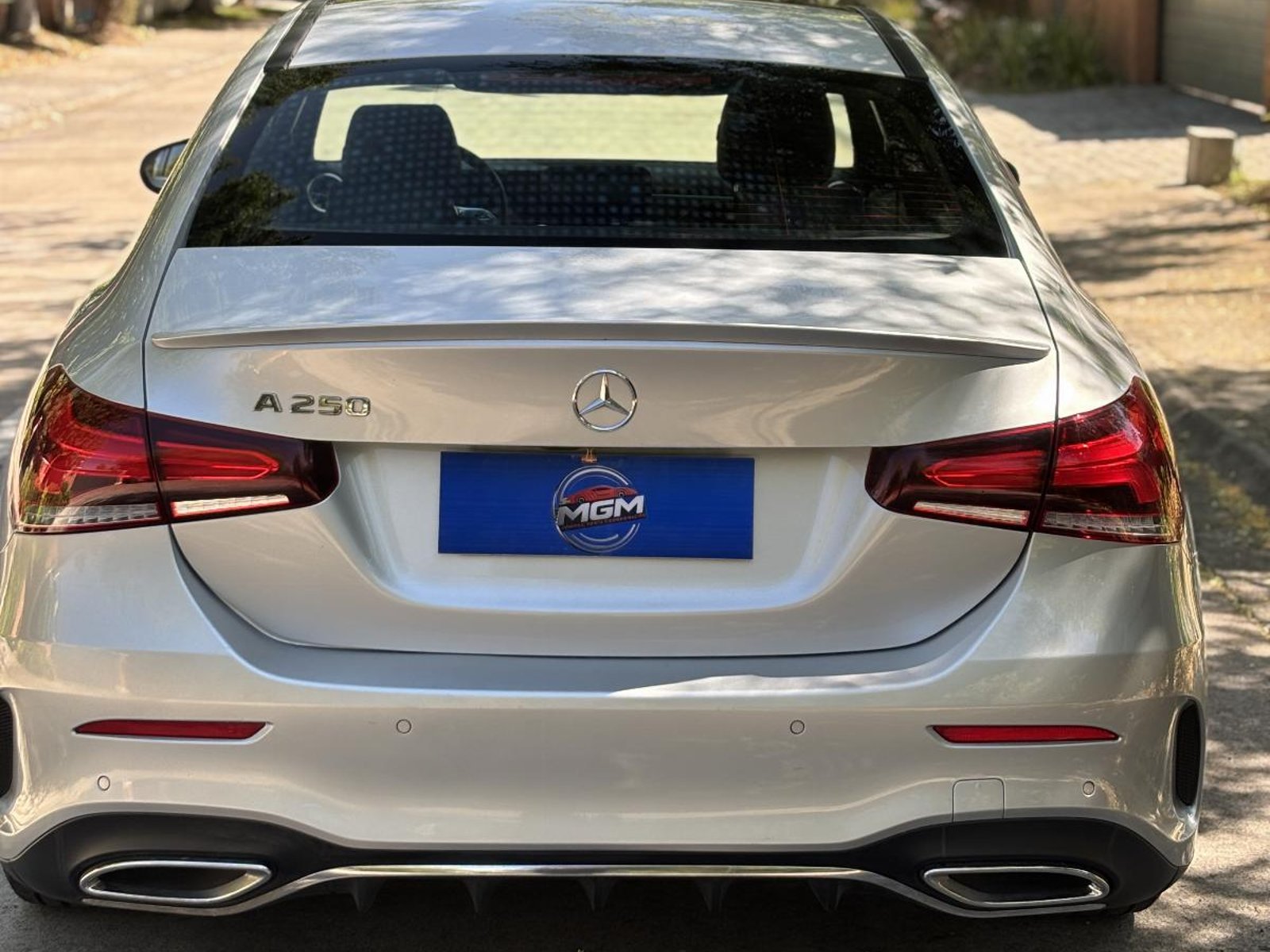 Mercedes-Benz A250 SEDÁN ; ;• ; ;GRIS 2022 - Foto 5 de 10