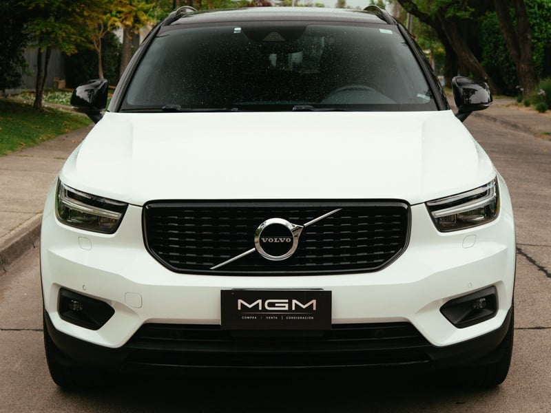Volvo XC40 2.0 T5 R-DESIGN AWD AT ¡Recién Llegado! ; ;• ; ; ; ;• ; ;Patente 8 ; ;• ; ;BLANCO 2020 - Imagen 4 de 10