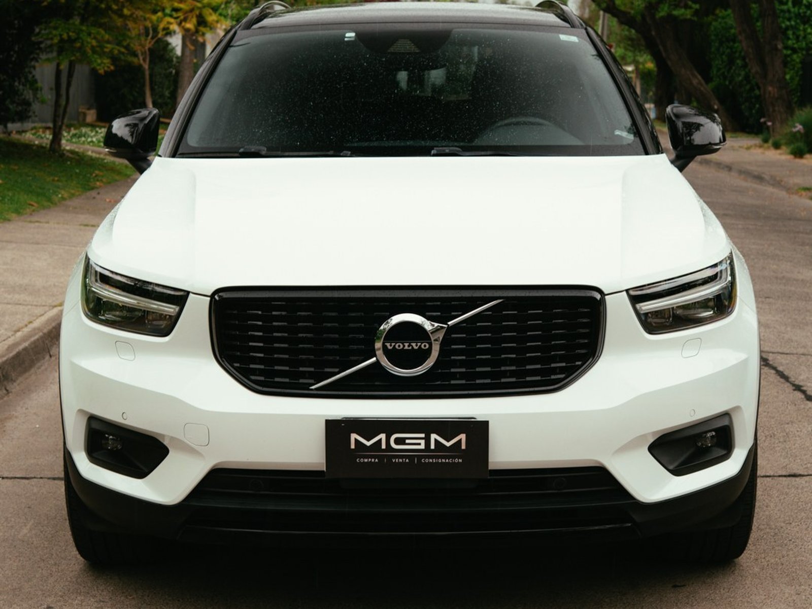 Volvo XC40 2.0 T5 R-DESIGN AWD AT ¡Recién Llegado! ; ;• ; ; ; ;• ; ;Patente 8 ; ;• ; ;BLANCO 2020 - Foto 4 de 10