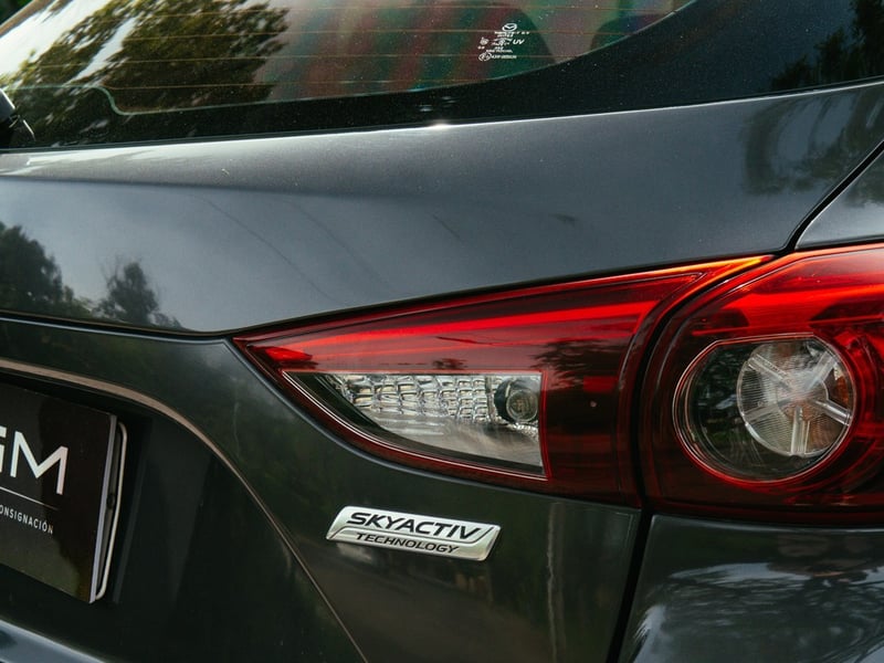 Mazda 3 SPORT 2.0 AT ¡Recién Llegado! ; ;• ; ; ; ;• ; ;Patente 8 ; ;• ; ;NEGRO 2017 - Imagen 4 de 10