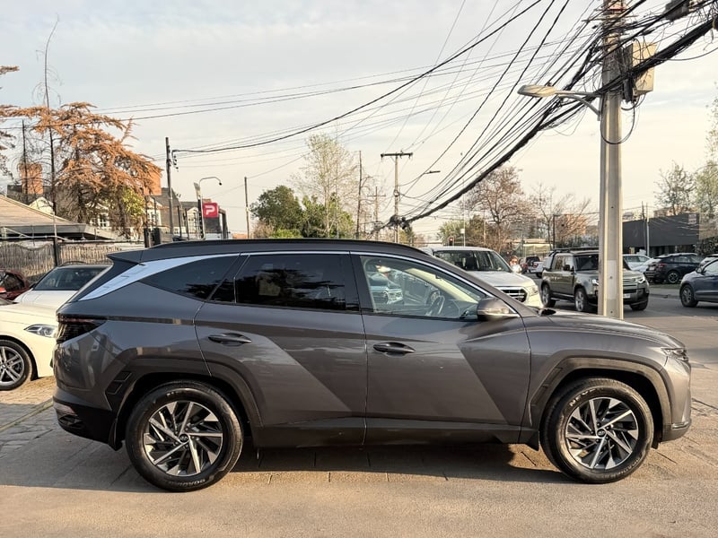 Hyundai TUCSON 2.0 NX4 VALUE 2WD AT ¡Recién Llegado! ; ;• ; ; ; ;• ; ;Patente 4 ; ;• ; ;GRIS 2024 - Imagen 7 de 10
