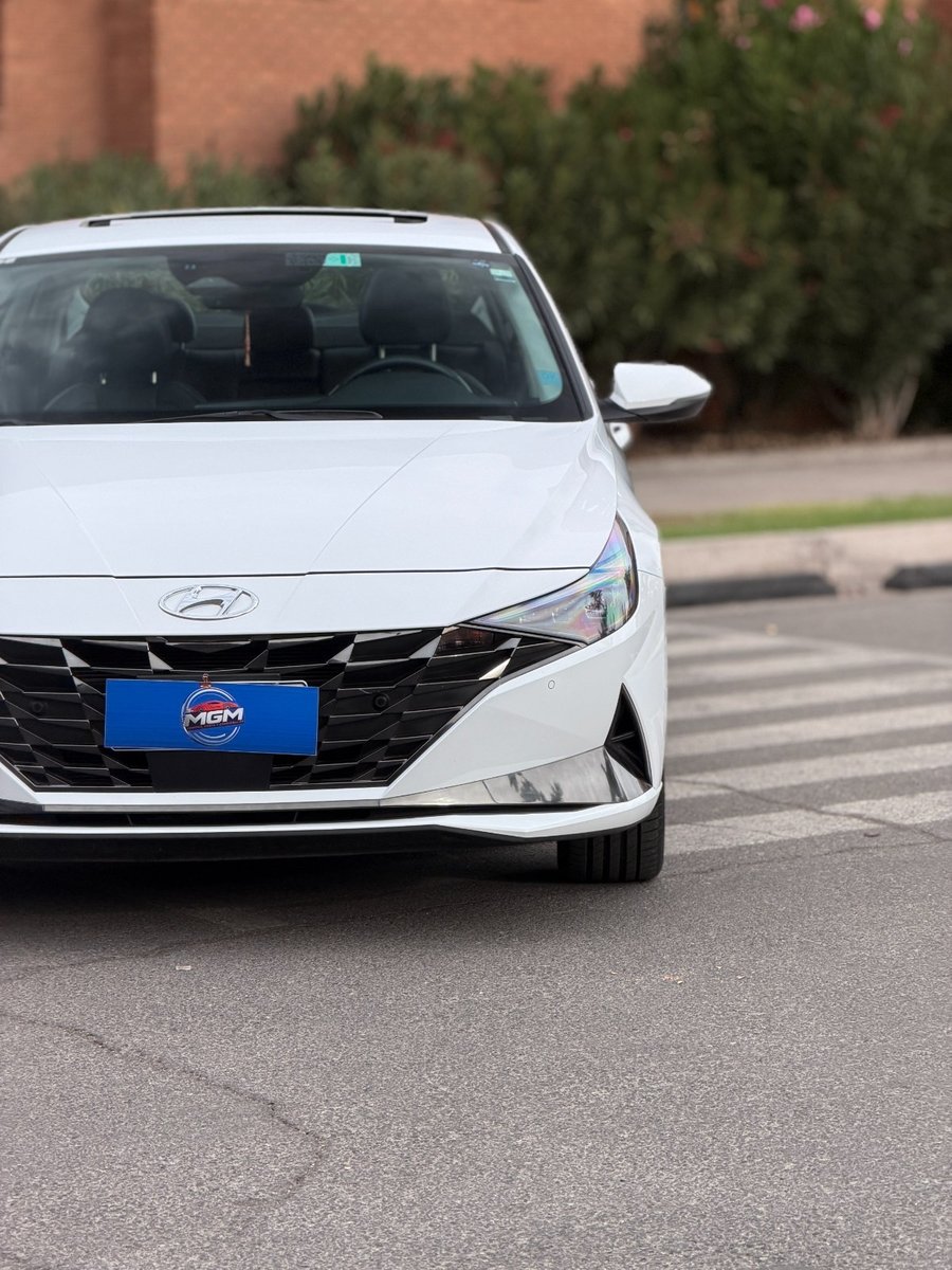 HYUNDAI ELANTRA Premium 2022 - Imagen 3 de 10