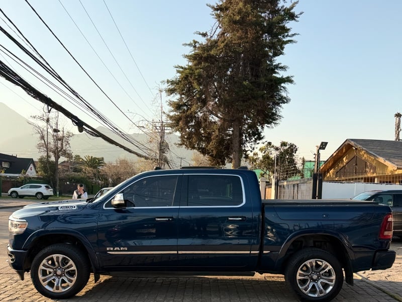 RAM 1500 LIMITED 5.7 4X4 ¡Recién Llegado! ; ;• ; ; ; ;• ; ;Patente 4 ; ;• ; ;AZUL 2023 - Imagen 7 de 10